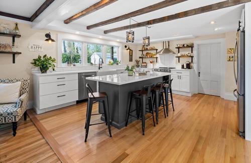 East Orleans Cabina | Beautiful 1770 historic home, 7 bedrooms all ensuite, hot tub, pets welcome