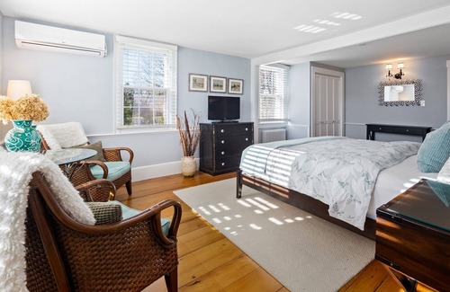 East Orleans Cabina | Beautiful 1770 historic home, 7 bedrooms all ensuite, hot tub, pets welcome