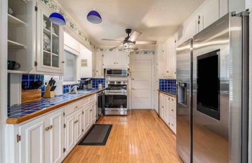 Grosse Pointe Apartamento | Beautiful 1920s Historic Home with Screened Porch‼️