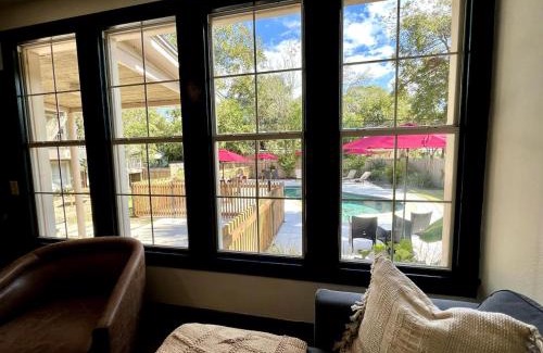 Smithville Casa | Beautiful 1900s Victorian House and Pool