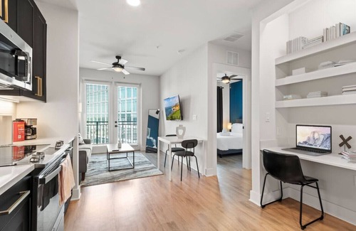 North Hyde Park Apartamento | Beautiful 1BD | Pool & Gym | Central Location