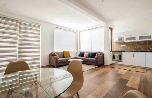 Santeo Apartamento | Beautiful 2-Bed Apartment at PamV Estates Apt7