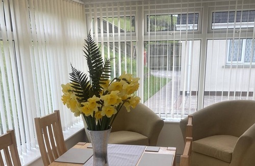 Laugharne Casa | Beautiful 2 bed Bungalow in the countryside, 5 min from beach