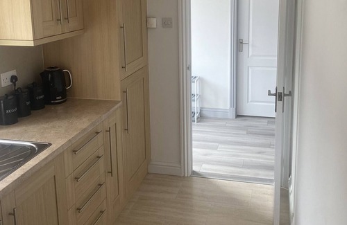 Laugharne Casa | Beautiful 2 bed Bungalow in the countryside, 5 min from beach
