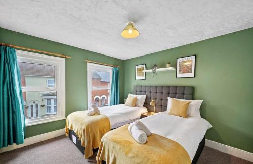 Aylesbury Casa | Beautiful 2 bedroom house Free Parking, Aylesbury, Adrenham st