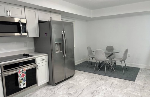 Maximo Condominio | Beautiful 2-bedroom condo with Marina View