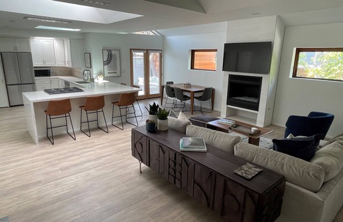 Pico Casa | Beautiful 2 Bedroom Home in Santa Monica