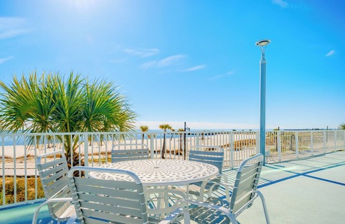 Biloxi Condominio | Beautiful 2 Bedroom / 2 Bathroom Penthouse Directly on the Beach SB-1002
