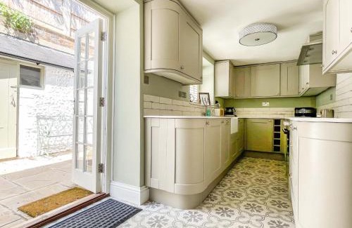 Arundel Casa | Beautiful 2 Bedroom Cottage with Private Courtyard in Arundel Centre