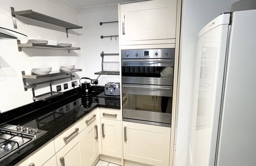St. Mark's Apartamento | Beautiful 2 bedroom garden flat w/ free parking