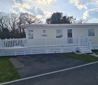 St. Florence Complejo | Beautiful 2 bedroom caravan, holiday park Tenby