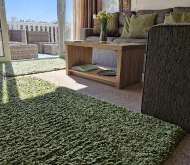 St. Florence Complejo | Beautiful 2 bedroom caravan, holiday park Tenby