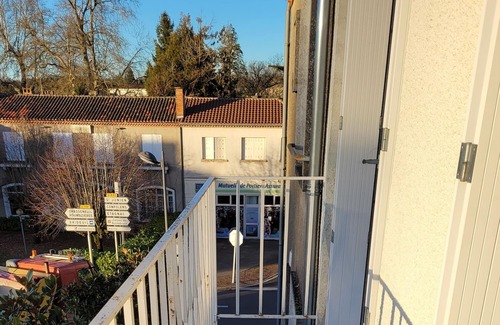 Chabanais Apartamento | Beautiful 2 bedroom home in Chabanais.