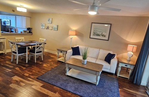 Biggar Condominio | Beautiful 2-bedroom condo with AC in Fort Myers