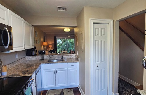 Biggar Condominio | Beautiful 2-bedroom condo with AC in Fort Myers