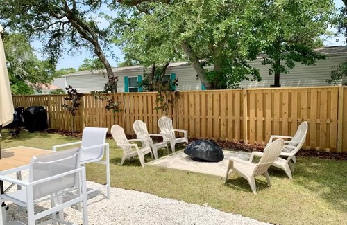 Tranquil Harbour Casa | Beautiful 2 Bedroom 1 Bath House, Dog Friendly, Pool, Sleeps 4