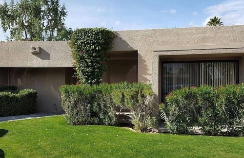 Palm Desert Condominio | Hermoso condominio de 2 dormitorios y 2 baños en un complejo popular