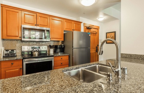 Mammoth Lakes Complejo | Lujo 2 BR / 3 BAÑOS COMPLETOS en la parte superior del Grand Sierra Lodge !!!!