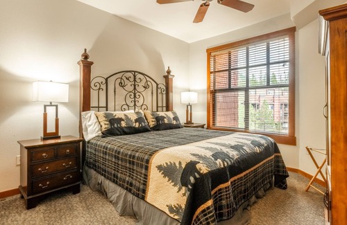 Mammoth Lakes Complejo | Lujo 2 BR / 3 BAÑOS COMPLETOS en la parte superior del Grand Sierra Lodge !!!!
