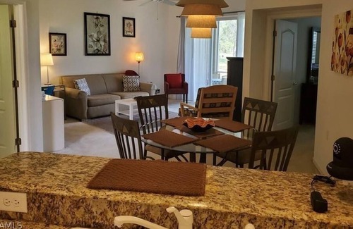 Gateway Condominio | Beautiful 2 Br. Condo (72595) by Houzlet