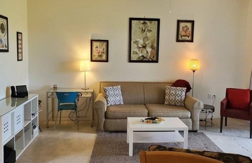 Gateway Condominio | Beautiful 2 Br. Condo (72595) by Houzlet