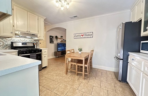 South River City Apartamento | Beautiful 2 King Beds. Close to everything.