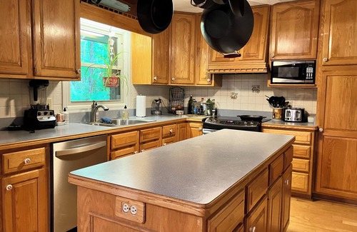 Chanteloup Estates Casa | Beautiful 2-story home minutes from Downtown Hendersonville
