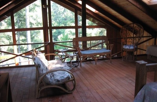 Crescent City Casa | Hermosa casa de 2 pisos en Smith River-privada de playa, Rutas y Más!
