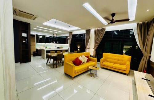 Batu Ferringhi Villa | Beautiful 20-Person Villa, Walk to Beach & Market