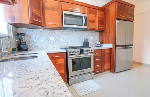 San Cristobal Apartamento | Beautiful 2Bd/2bath apt W. AC, Garage & roof top
