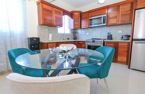 San Cristobal Apartamento | Beautiful 2Bd/2bath apt W. AC, Garage & roof top