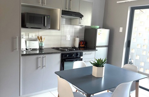 Mbabane Apartamento | Beautiful 2bedroom 2bathroom with high speed WiFi in Mbabane central.
