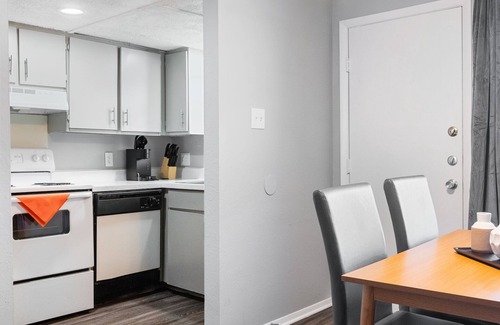 Hancock Apartamento | Beautiful 2BR/1BA 5 Mins to UT 3786