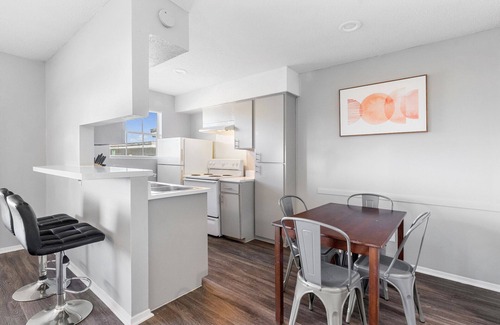 North University Apartamento | Beautiful 2BR/2BA in Hydepark 7836
