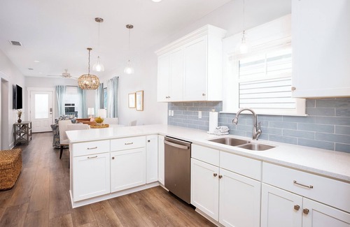 Mexico Beach Casa | Beautiful, 2BR/2BA-beachside coastal cottage house, steps to the beach