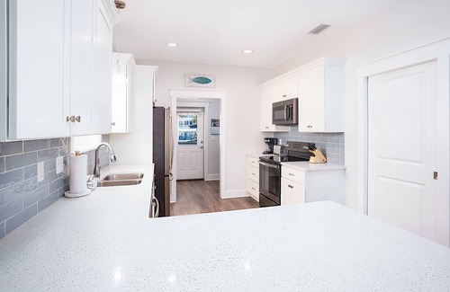Mexico Beach Casa | Beautiful, 2BR/2BA-beachside coastal cottage house, steps to the beach