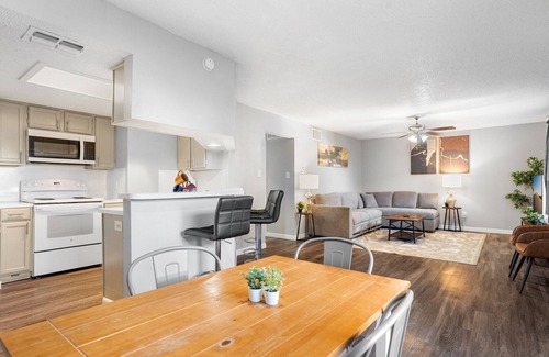 Hancock Apartamento | Beautiful 2BR 5 Mins to UT 9831
