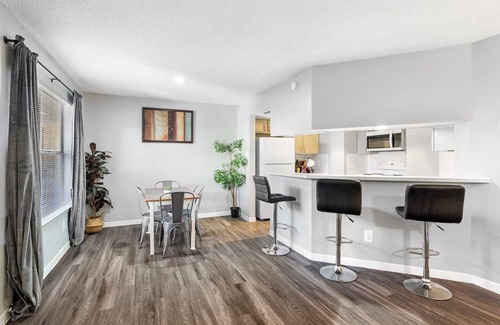 Hancock Apartamento | Beautiful 2BR 5 Mins to UT 9831