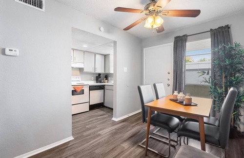 Hancock Apartamento | Beautiful 2BR 5 Minutes to UT 4429