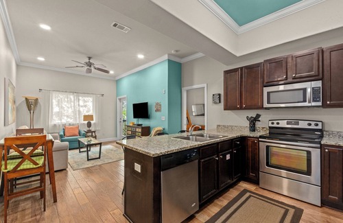 Miramar Beach Condominio | Beautiful 2BR condo, across street from Beach! Pool, Hottub, Balcony, AlerioE202