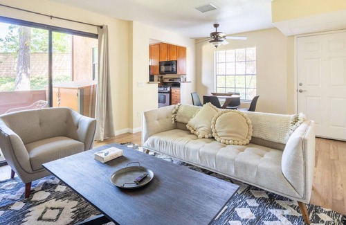 Mira Mesa Apartamento | Beautiful 2BR Condo in San Diego + Pet-Friendly