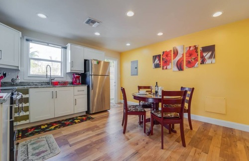 Lake Ridge Apartamento | Beautiful 2BR House / 1 Gbps / Office Desk+Chair