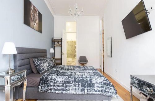 Sao Paulo Apartamento | Beautiful 2BR high ceiling/50m from TimeOut market