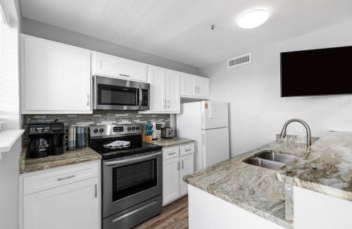 Myrtle Beach Apartamento | Beautiful 2BR Penthouse with Amazing Views
