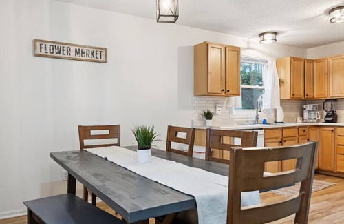 Seward Apartamento | Beautiful 3 Bed/1 Bath Duplex in a quiet neighborhood near downtown Minneapolis