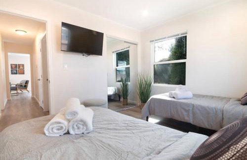 Valley Glen Casa | Beautiful 3 Bed 1 Bath Designer Home + Hot Tub