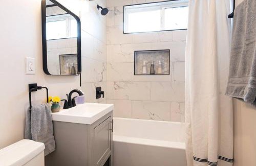Valley Glen Casa | Beautiful 3 Bed 1 Bath Designer Home + Hot Tub