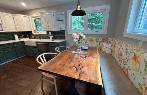 Rosseau Cabaña | Beautiful 3-bed, 2-bath, 4 season cottage on 375ft of waterfront (Dog friendly)