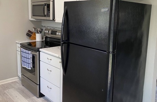 Lee's Summit Casa | Beautiful 3 Bed, 2 Bath, Sleeps 6, Full Kitchen. garage. Close to World cup!