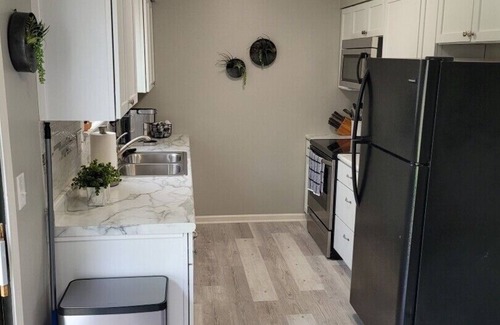 Lee's Summit Casa | Beautiful 3 Bed, 2 Bath, Sleeps 6, Full Kitchen. garage. Close to World cup!